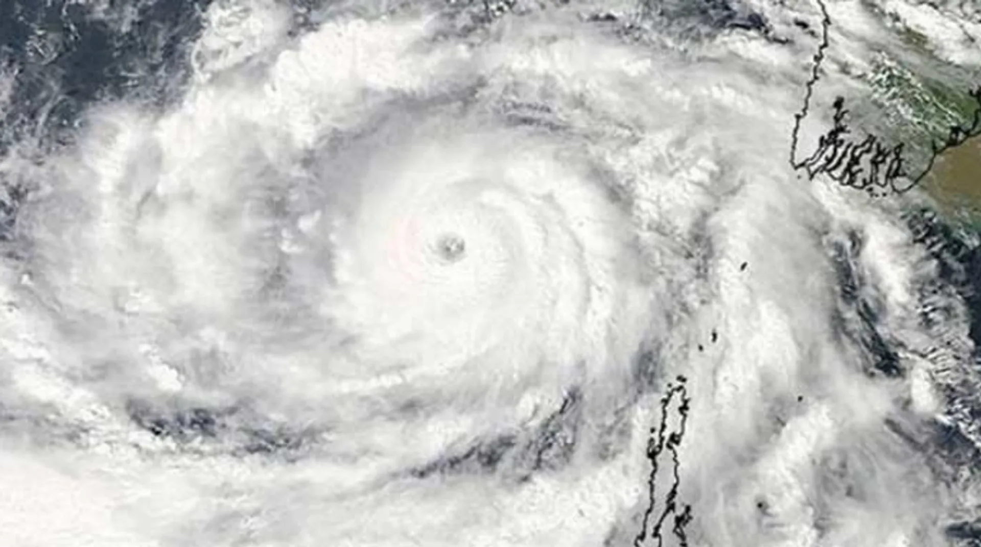 Cyclone Tauktae: Mumbai civic body moves 580 COVID-19 patientsÂ 